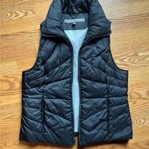 perfect black puffer vest size medium / small collar and fleece kenneth cole